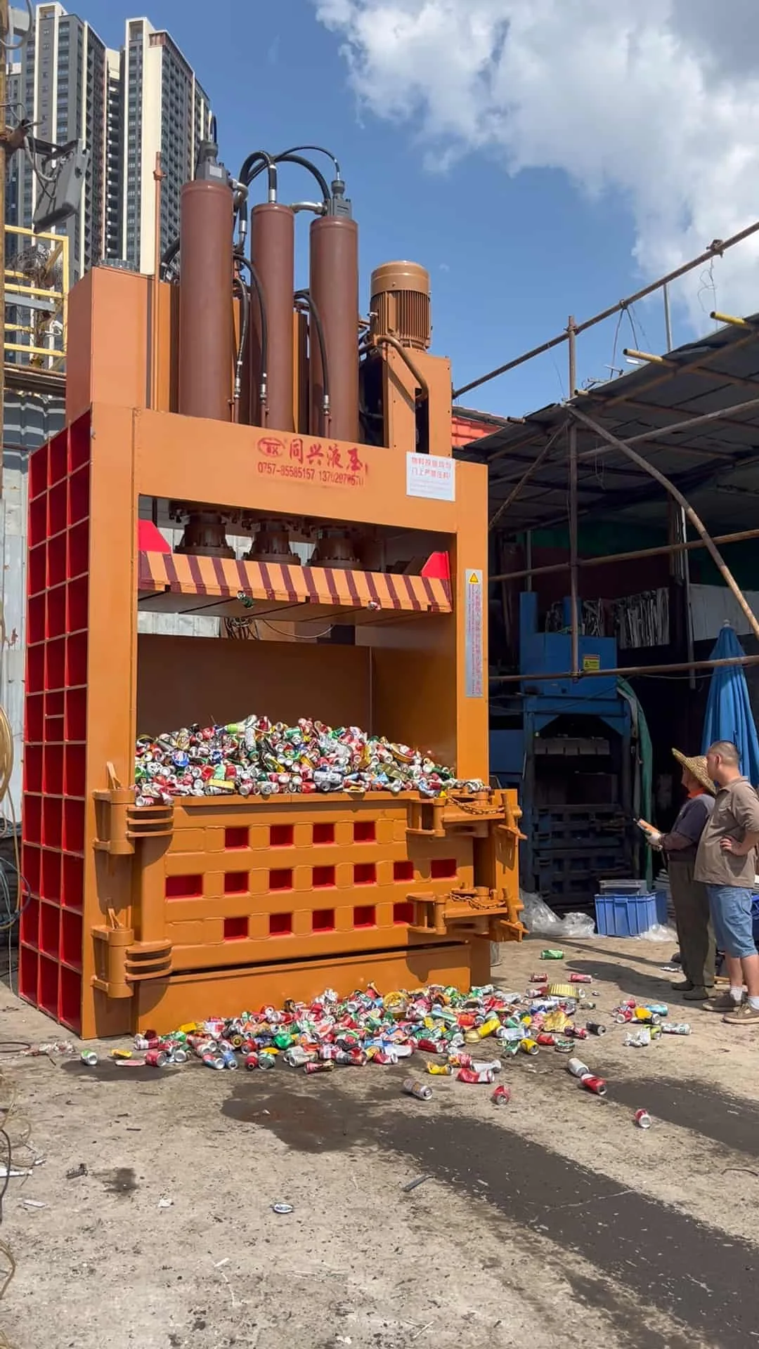 370T Vertical Metal Baler for Waste Aluminum Can Recycling image 4
