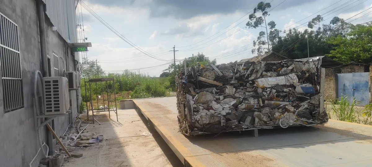 470T Vertical Metal Baler for Scrap Stainless Steel Recycling image 4