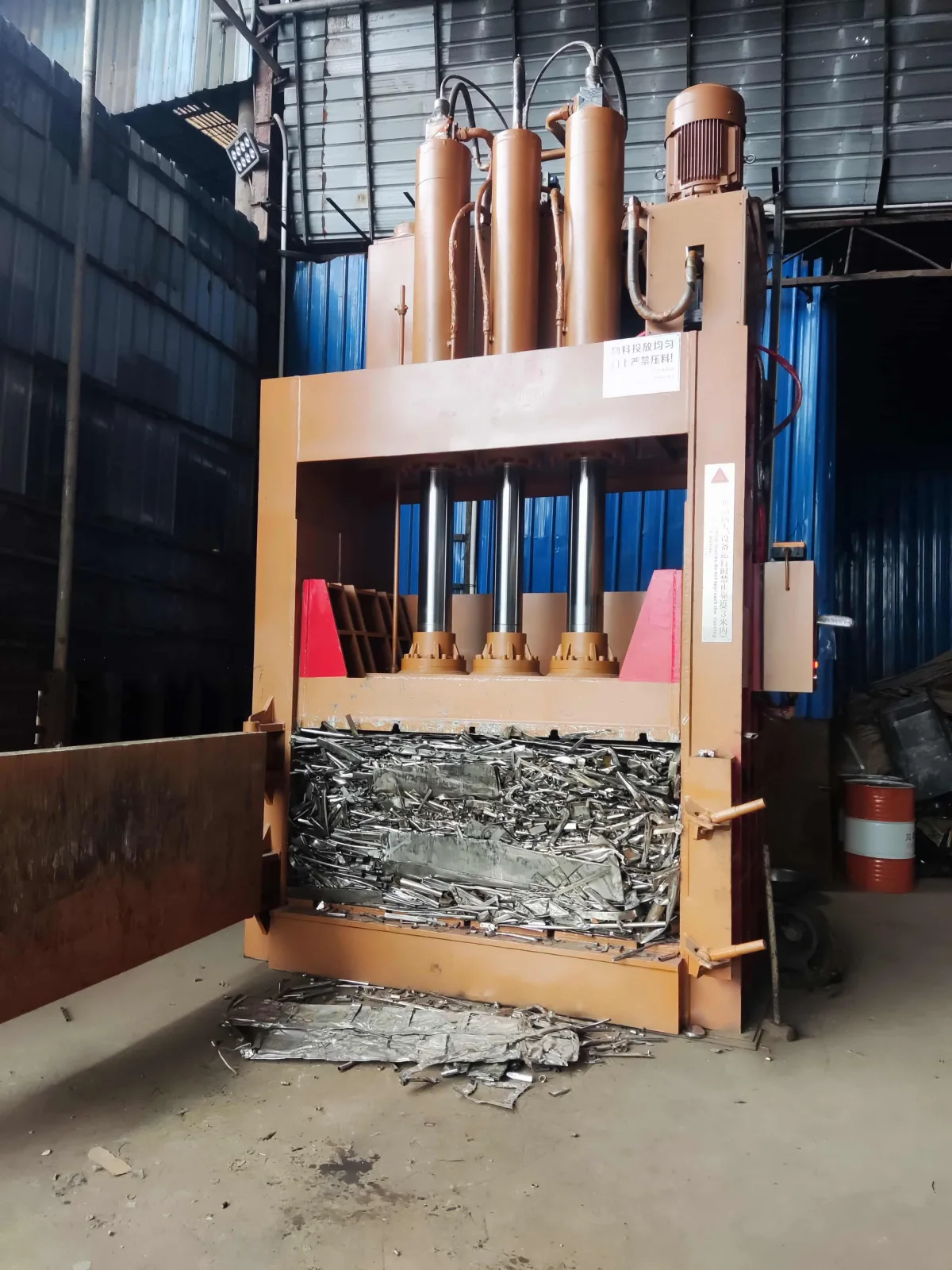 470T Vertical Metal Baler for Scrap Stainless Steel Recycling image 1