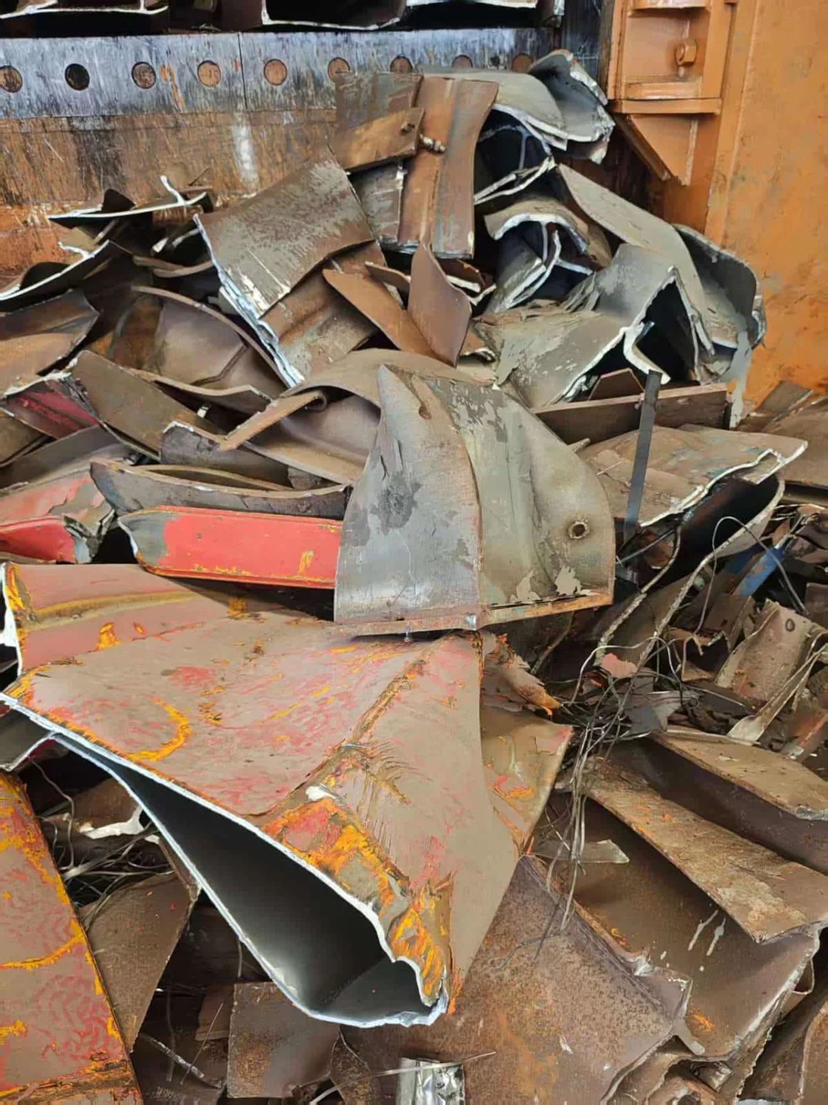 Scrap Steel Processing in Thailand with an 800T Hydraulic Gantry Shear image 4