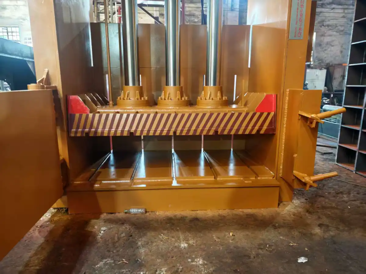 Vertical Stainless Steel & Aluminum Baler photo 4