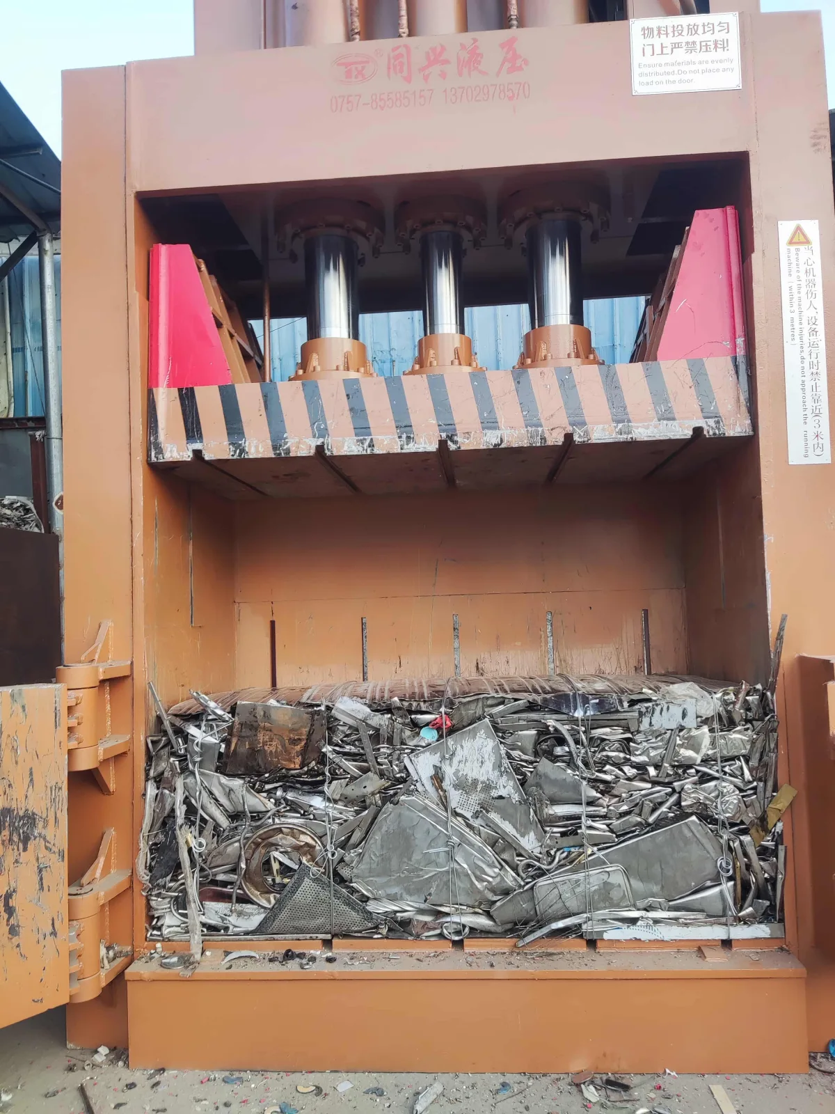 470T Vertical Metal Baler for Scrap Stainless Steel Recycling image 8