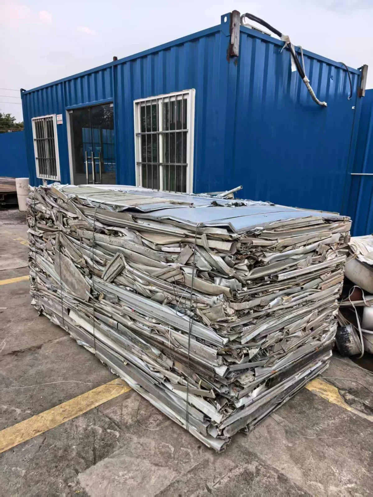 420T Vertical Metal Baler for Scrap Aluminum & Aluminum Alloy Recycling image 6