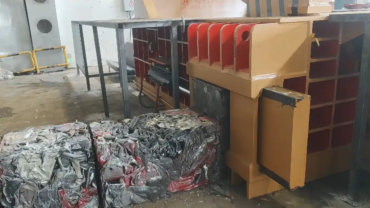 250T Side Push Type Metal Baler for End-of-Life Vehicle Dismantling image 5
