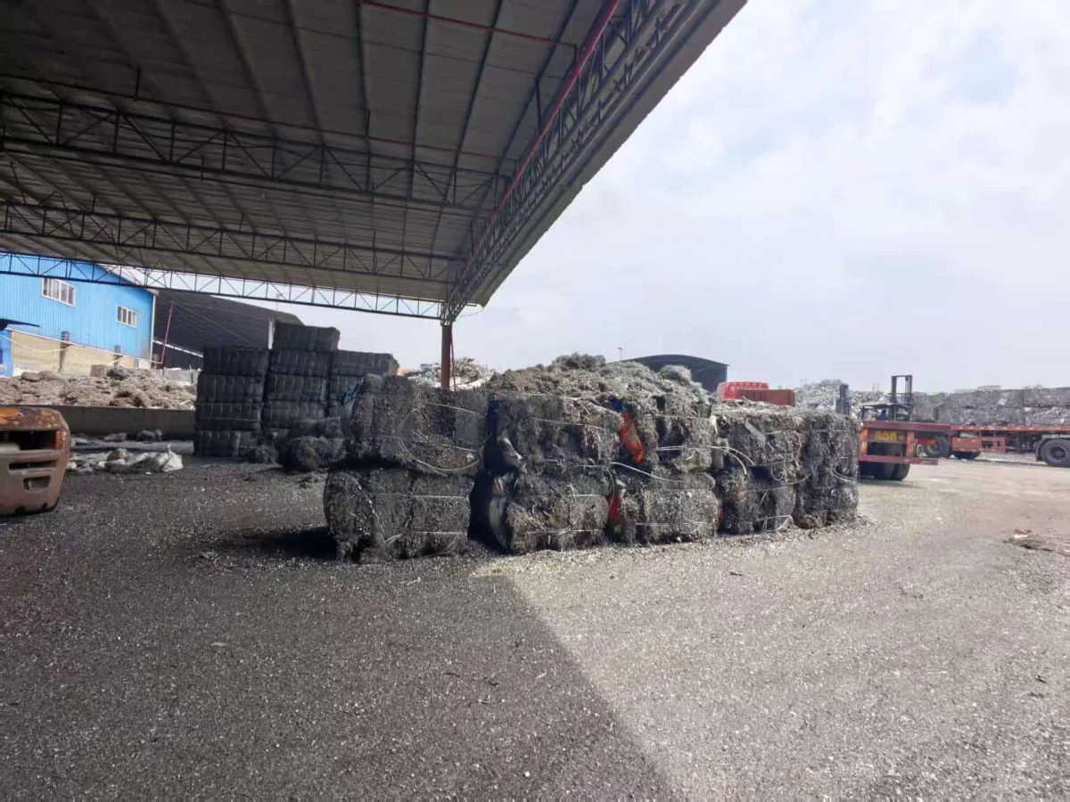 300T Vertical Metal Baler for Scrap Metal Wire & Turnings image 6