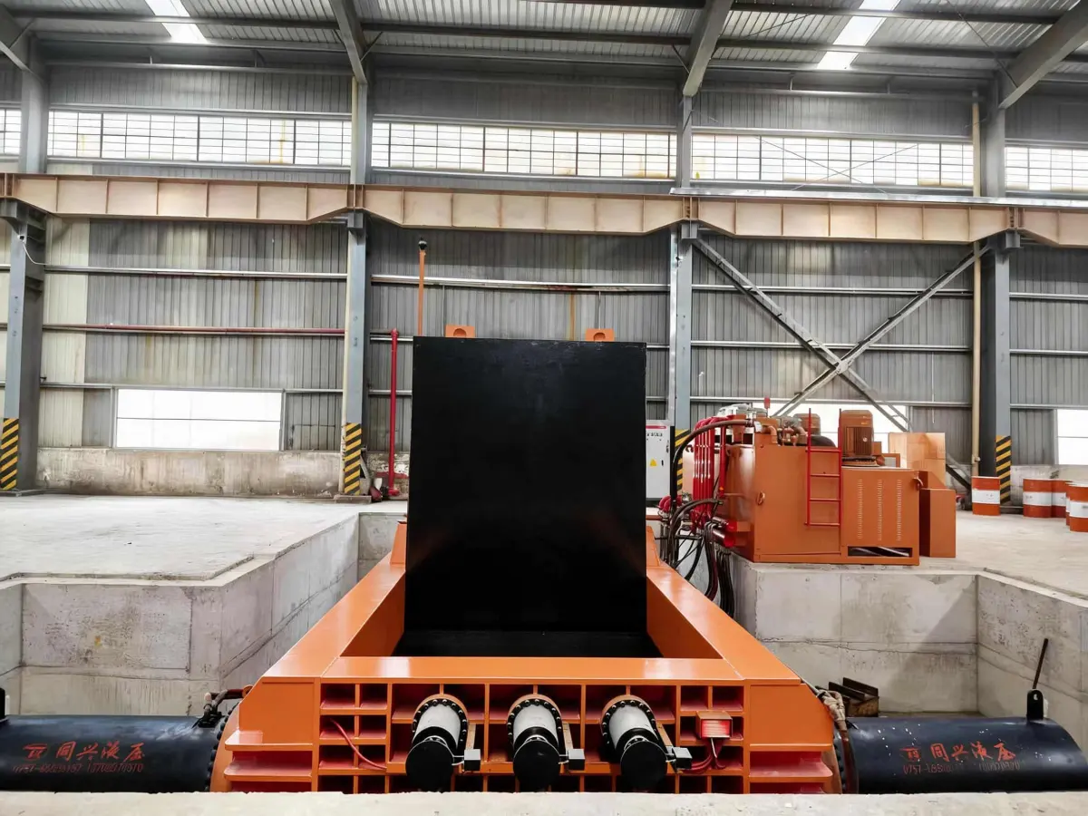 Double Main Cylinder Baler photo 2