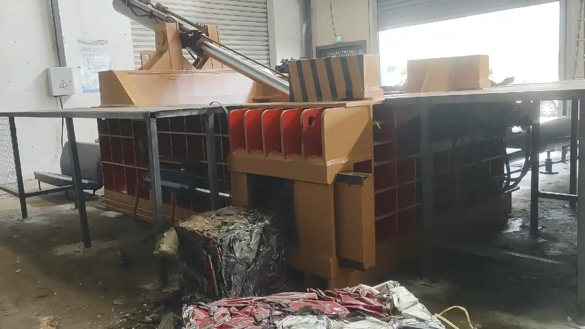 Horizontal Metal Baler – Side Push